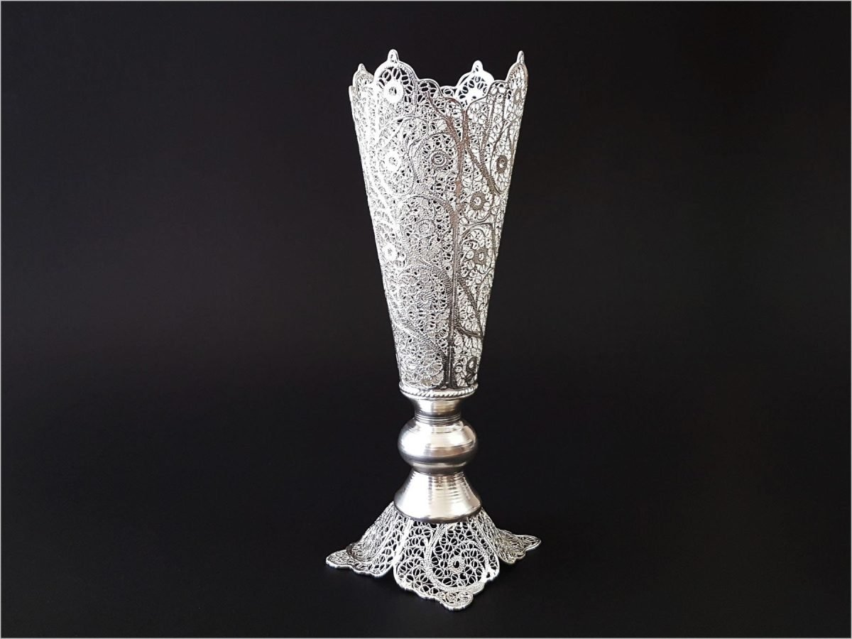 Craftestan's decorative vase showcasing intricate silver-coated filigree, embodying Isfahani elegance.