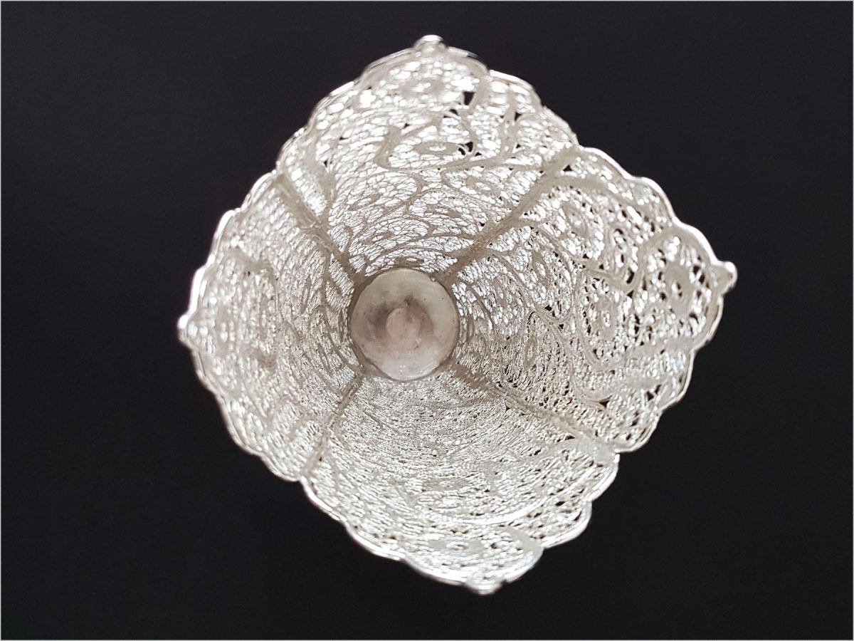 Craftestan's decorative vase showcasing intricate silver-coated filigree, embodying Isfahani elegance.