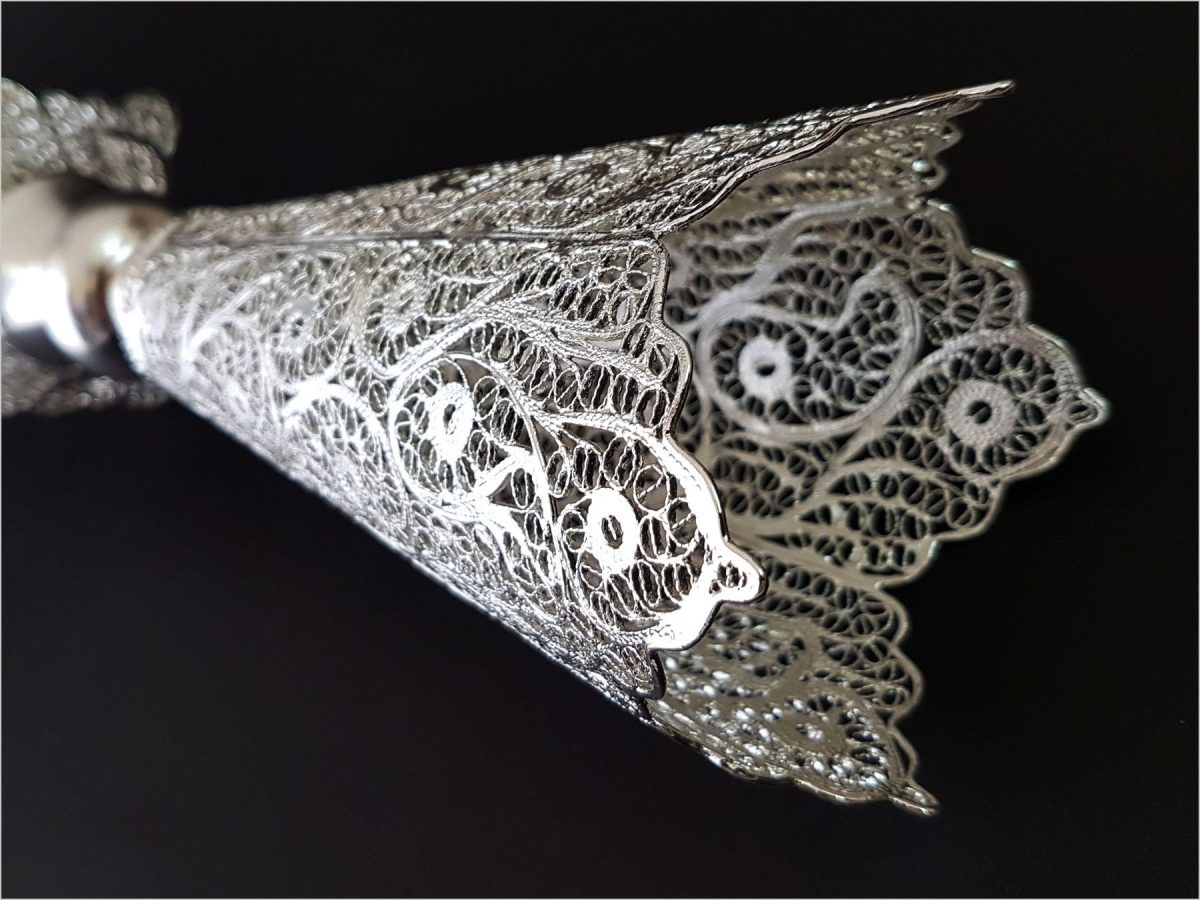 Craftestan's decorative vase showcasing intricate silver-coated filigree, embodying Isfahani elegance.