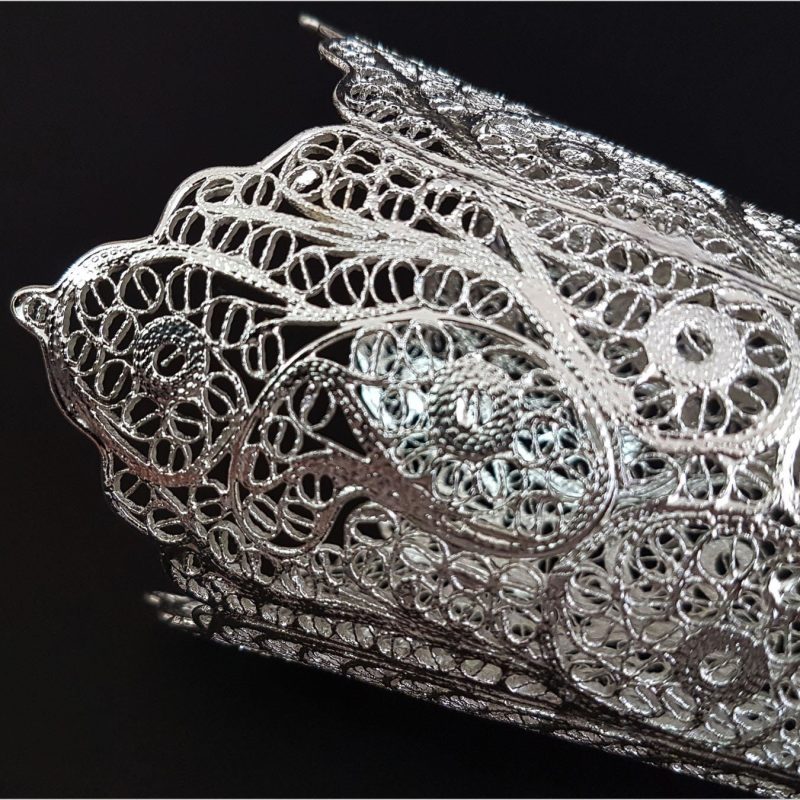 Craftestan's decorative vase showcasing intricate silver-coated filigree, embodying Isfahani elegance.