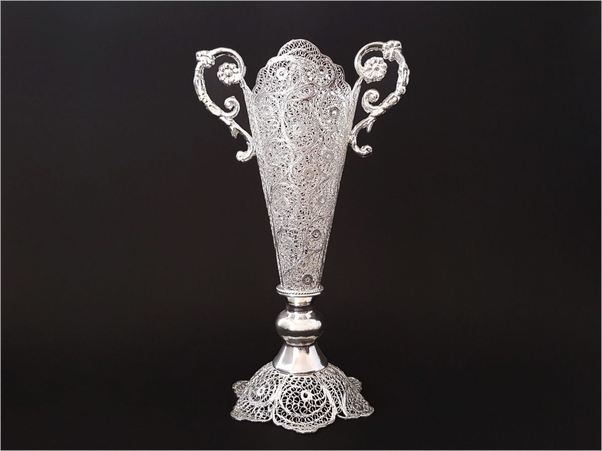Craftestan's filigree decorative vase with ornate floral handles, a symbol of Isfahani artisanal brilliance.