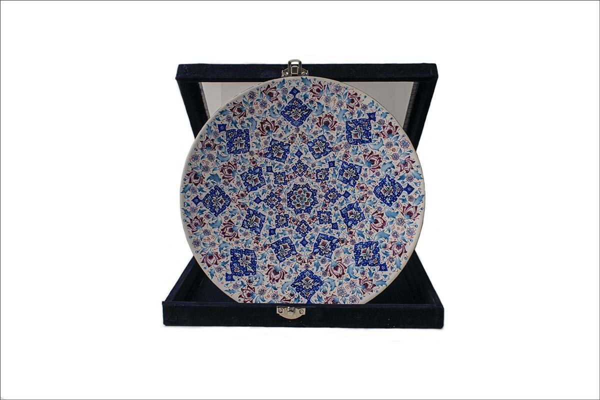Hand-painted White Minakari Decorative Plate adorned with Persian floral and foliate patterns, echoing the grandeur of Persian craftsmanship.