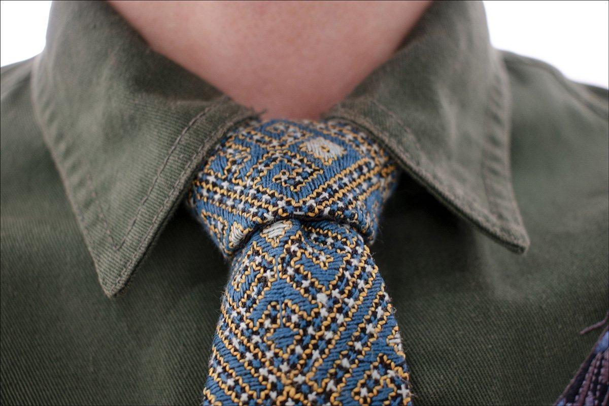 Hand-Embroidered Persian Tie - Azure Geometric Labyrinth Design - Elevate Your Style