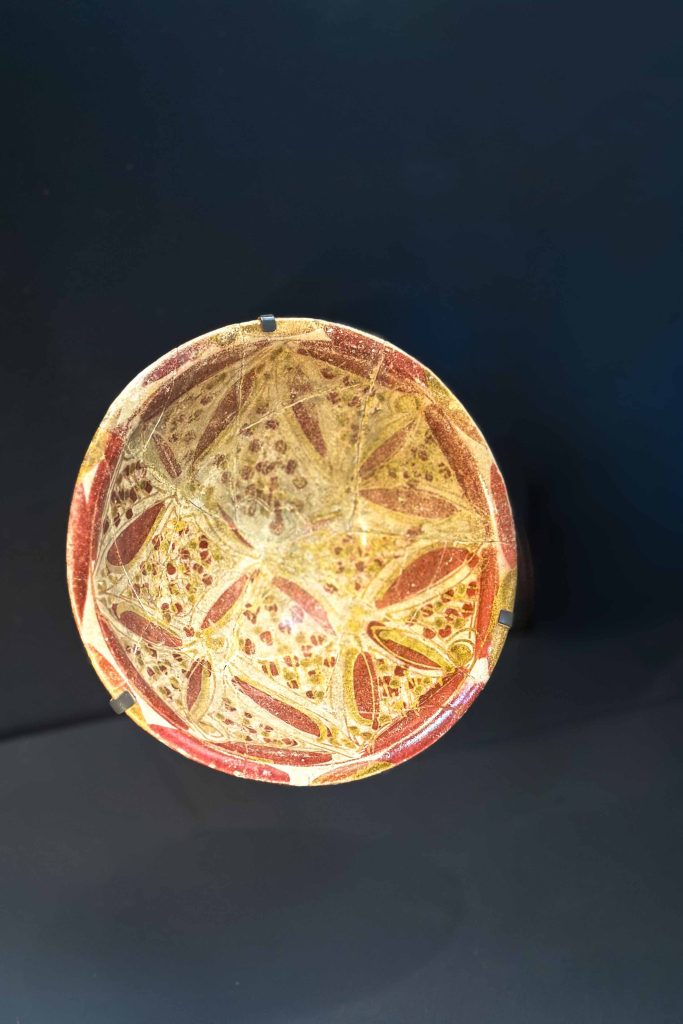 The ruby red Samarra Bowl, with its shimmering lustre finish, represents the legacy of Arab pottery and highlights a significant chapter in the history of enamelling.