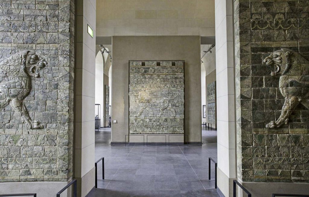 Lion frieze panel depicting a passant lion, crafted from glazed siliceous ceramic from the palace of Darius I.