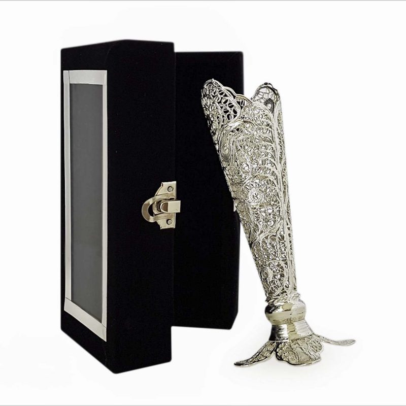 Handcrafted 16 cm filigree vase from Isfahan, presented in a velvet-covered wooden gift box